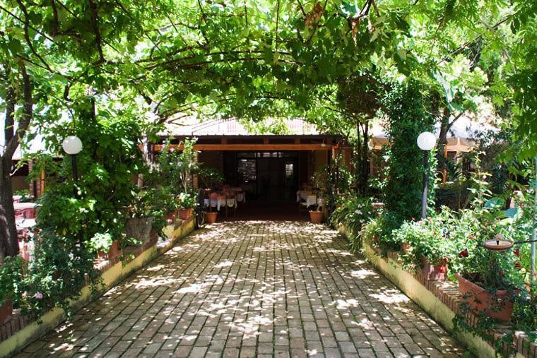 Hotel Ristorante Solari Бриатико Екстериор снимка