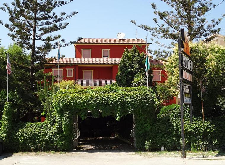 Hotel Ristorante Solari Бриатико Екстериор снимка