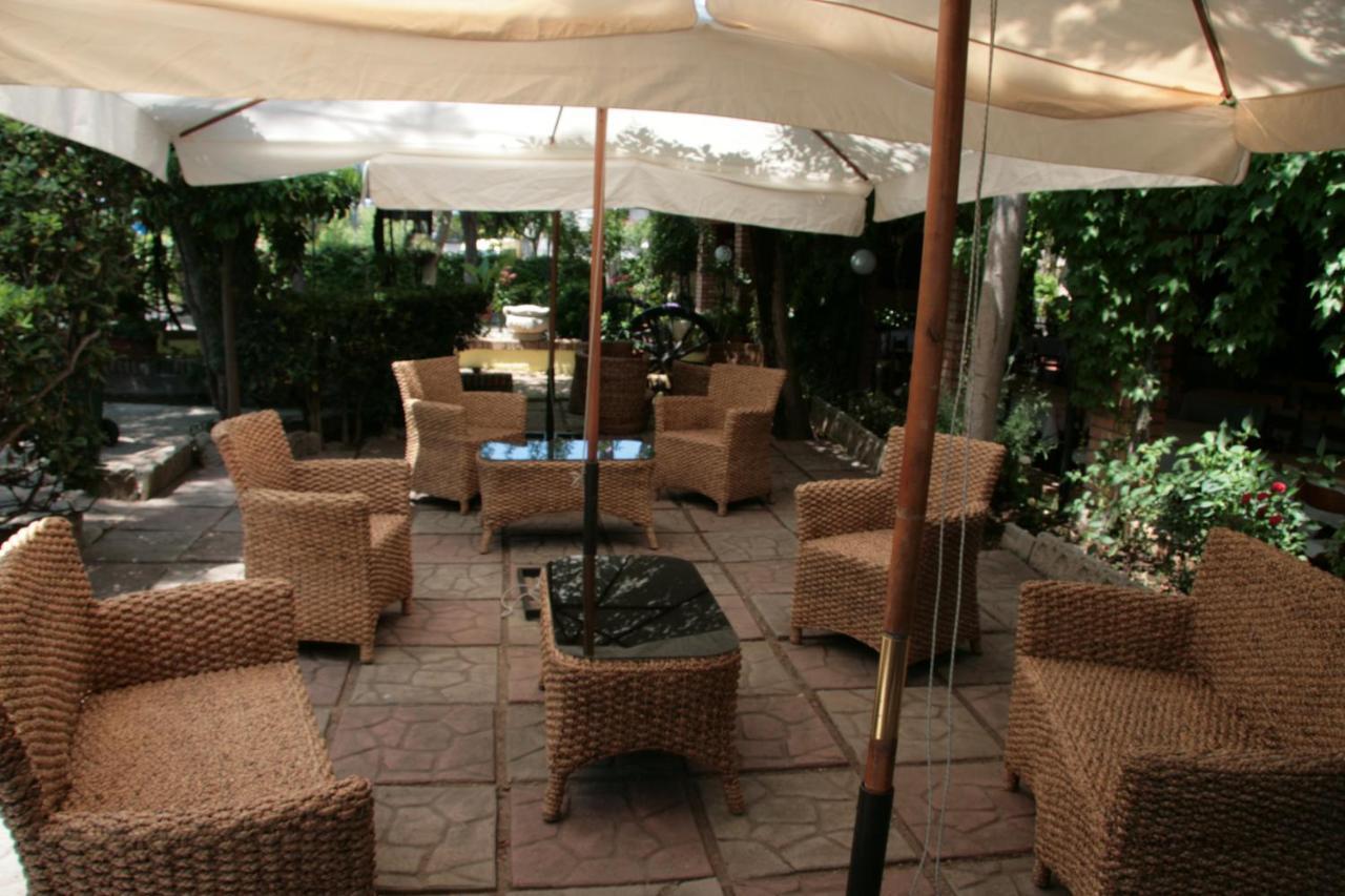 Hotel Ristorante Solari Бриатико Екстериор снимка